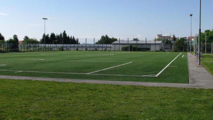 Fotbalové hřiště s umělým povrchem Piketa