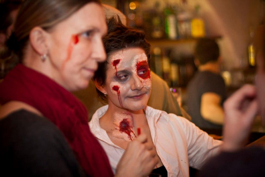 Zombie party v baru 69 aneb neživý Hradec