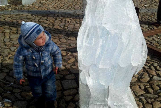 Fotila Ivana Paarová: Ledový chrám na náměstí Míru