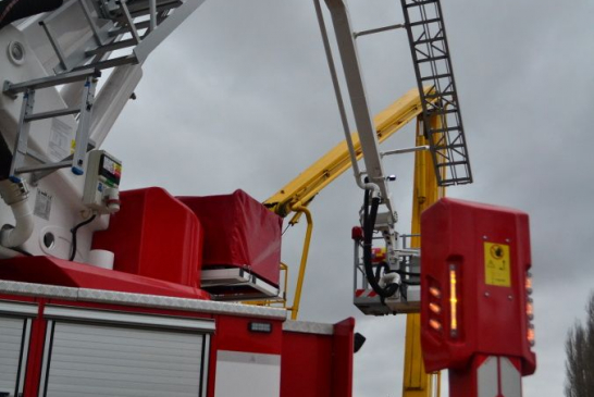 Fotila Amálie: Slavnostní předání nové techniky hradeckým hasičům