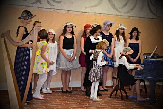 Fotiala Amálie: Klavírní koncert ZUŠ s přehlídkou klobouků
