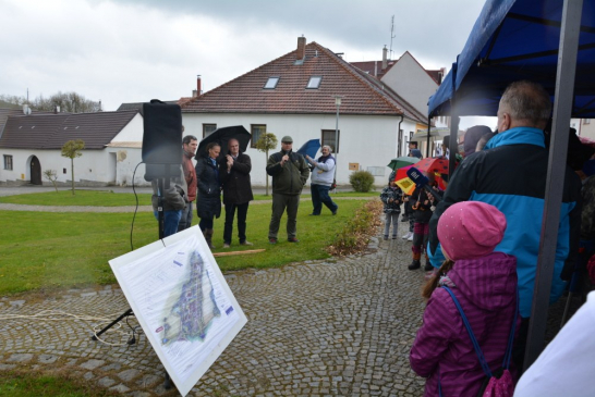 Pochod pod Deštenskou horu a setkání na hranicích v Den proti úložišti