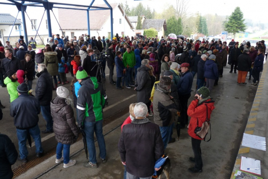 Pochod pod Deštenskou horu a setkání na hranicích v Den proti úložišti