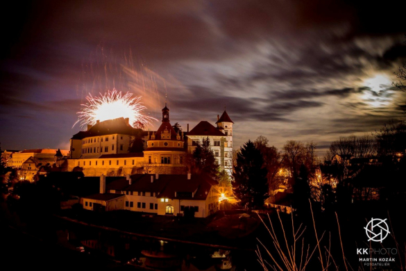 Novoroční ohňostroj v Jindřichově Hradci - FOTO: Martin Kozák