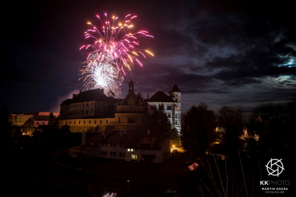 Novoroční ohňostroj v Jindřichově Hradci - FOTO: Martin Kozák
