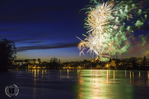 Novoroční ohňostroj v Jindřichově Hradci - FOTO: Lukáš Šamal