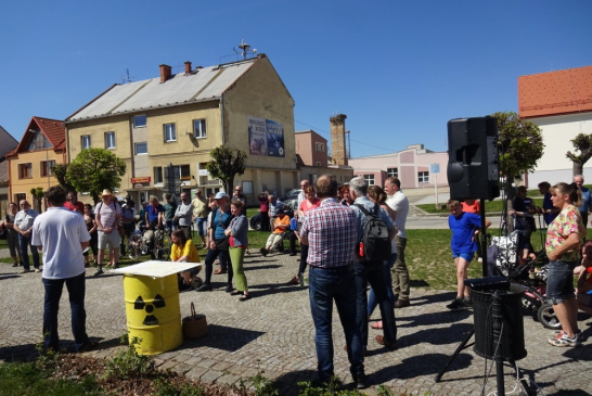V sobotu se šel pochod proti jadernému úložišti pod Deštenskou horu