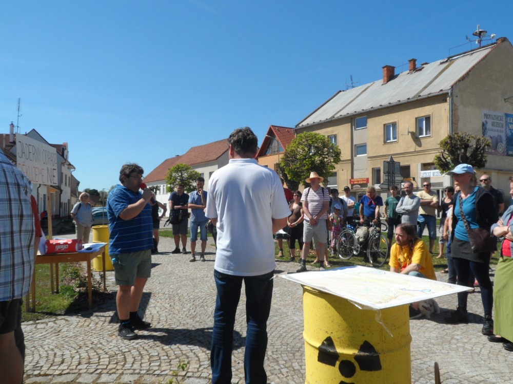 V sobotu se šel pochod proti jadernému úložišti pod Deštenskou horu