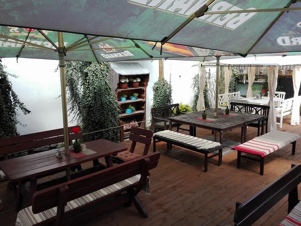 Restaurace U Lucerny vás zve na venkovní terasu pro padesát hostů