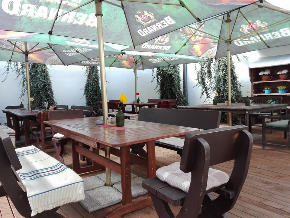 Restaurace U Lucerny vás zve na venkovní terasu pro padesát hostů