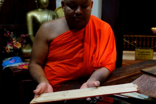 Srí Lanka – Púdža v chrámu Buddhova zubu a nenasytný mnich (cestování s Kateřinou Duchoňovou #8)_Kandy12