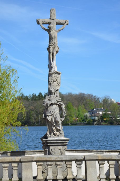 Sousoší Ukřižovaný s Matkou Bolestnou (Jindřichohradecké sochy a památníky #2)