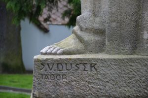 Pomník Mistra Jana Husa (Jindřichohradecké sochy a památníky #13)