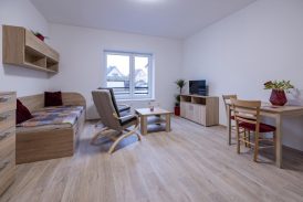 Nový bytový dům pro seniory v Chýnově nabízí několik posledních bytů k pronájmu