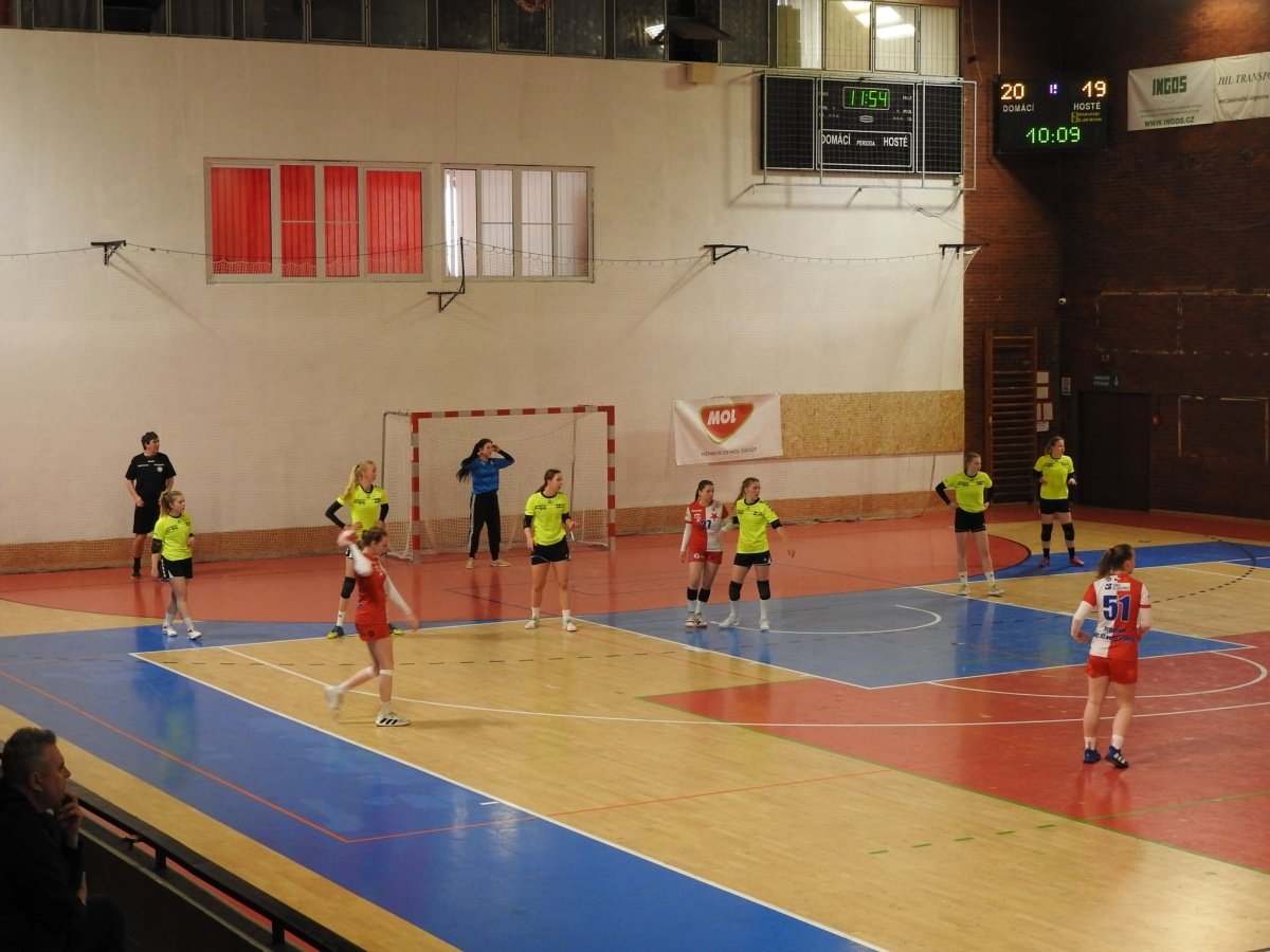 Starší i mladší dorostenky hrály v neděli ligové zápasy na Slávii