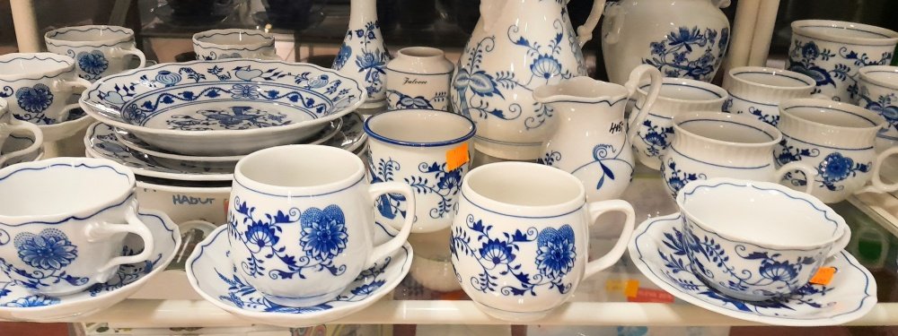 Sklo a porcelán
