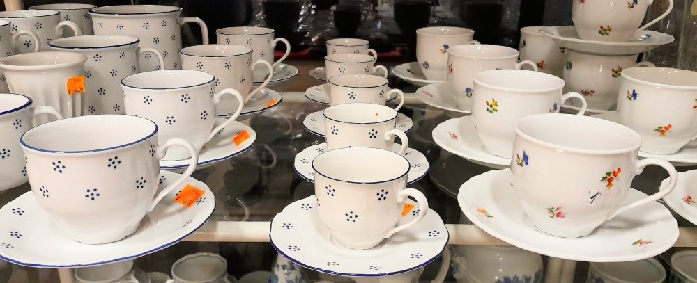 Sklo a porcelán